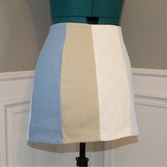 Le Lis Dresses & Skirts - Le Lis Colorblock Mini Skirt Blue Beige Cream Slit Detail Women’s Size M